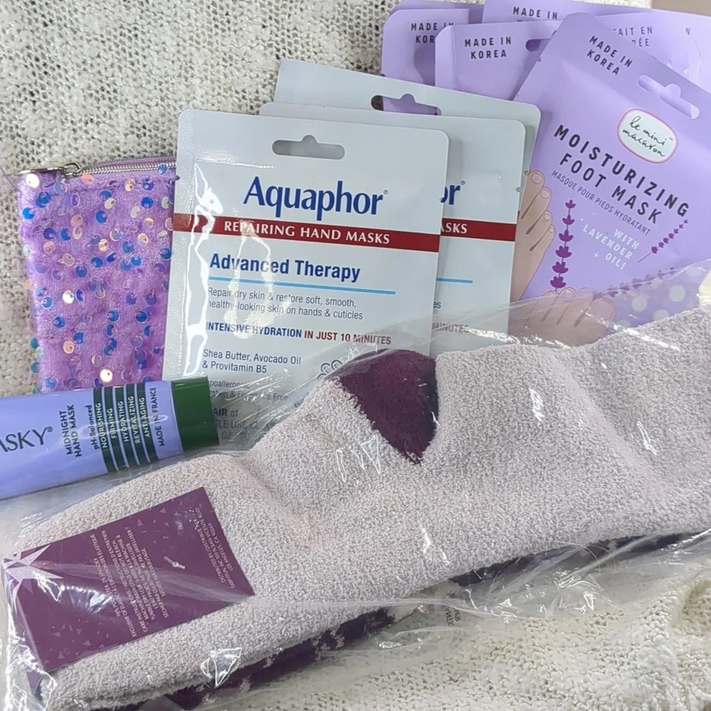 Hand and Foot Care Bundle, 8 packaged masks, hand mask, socks, w/bag